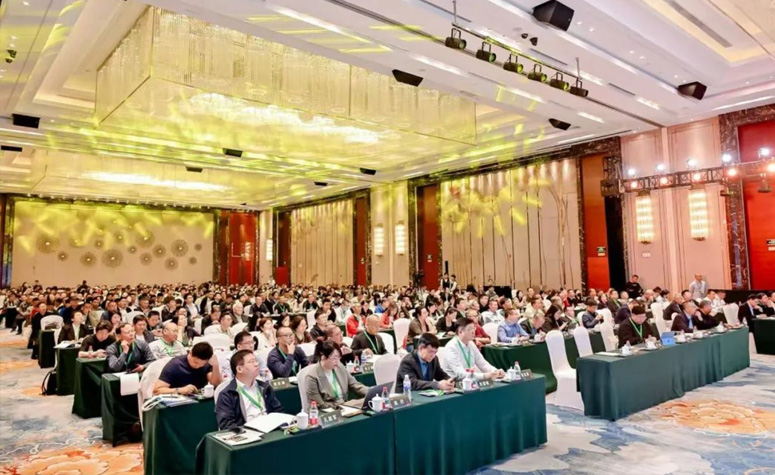 颐和论坛2025—营养创新与健康养殖大会：尊龙凯时创新嵌入式包被技术破解氧化锌减量困局